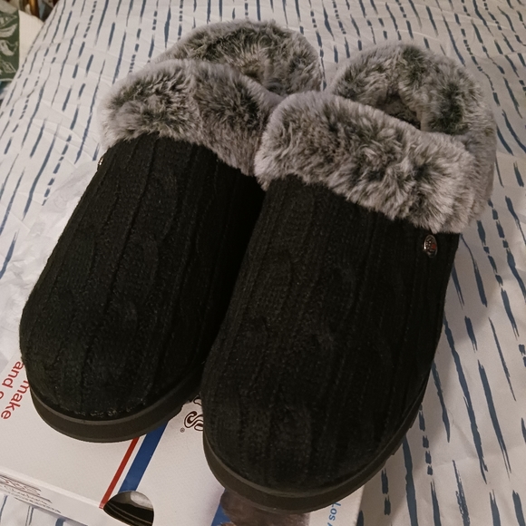 NWT! SKECHERS BOBS SLIPPERS Sz 7 (Indoor/Outdoor - Picture 2 of 11